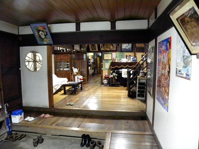 明治時代の遊廓建築がそのまま宿屋に。古格漂う貴重な旅館 [八戸 新