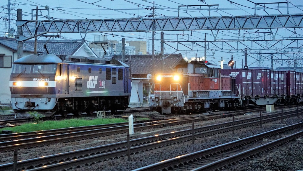 2019年4月24日 今朝の写真 DD51-825 : Rail Scope