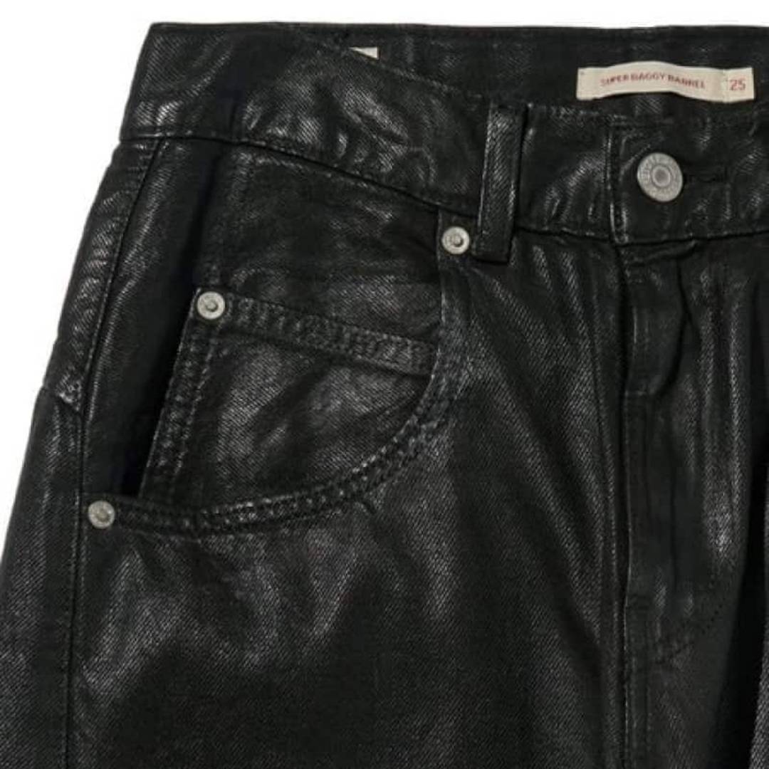 ガラリと雰囲気を変える】【LEVIS】【コーティングデニム】【3Dデニム