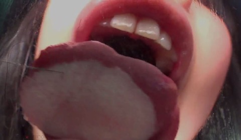 「橋本環奈似のガラス舐め女子高生ベロちゅう接吻動画」のキャプチャー画像