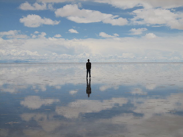 640px-Salar_uyuni_200701