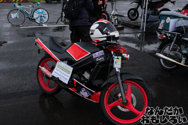 『痛車天国2017 in お台場』写真50枚!雨にも寒さにも耐えた痛単車・痛チャリをレポート 「デレマス」高垣楓スポーツバイクに、痛ライン引きも登場4127