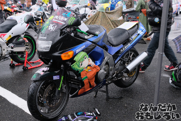 『痛車天国2017 in お台場』写真50枚!雨にも寒さにも耐えた痛単車・痛チャリをレポート 「デレマス」高垣楓スポーツバイクに、痛ライン引きも登場4198