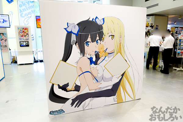 ヘスティア様のあんな顔やこんな顔も…『ダンまち』展示会が秋葉原で開催中!サイン入り等身大パネルやたくさんの原画を展示03308