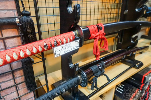 刀剣などを扱う秋葉原で有名な武器防具屋『武装商店』のフォトレポート_00941
