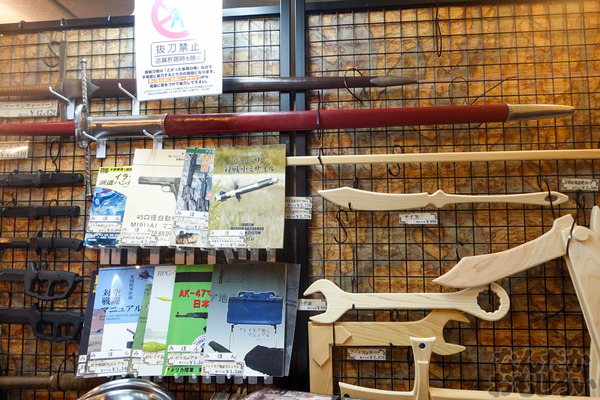 刀剣などを扱う秋葉原で有名な武器防具屋『武装商店』のフォトレポート_00936