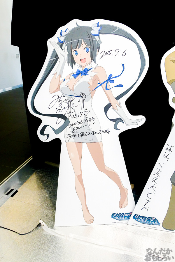 ヘスティア様のあんな顔やこんな顔も…『ダンまち』展示会が秋葉原で開催中!サイン入り等身大パネルやたくさんの原画を展示03312