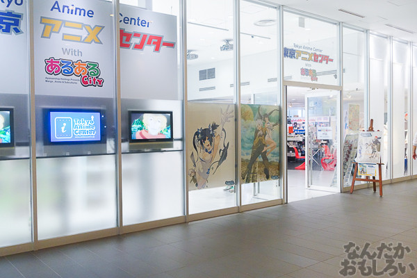 ヘスティア様のあんな顔やこんな顔も…『ダンまち』展示会が秋葉原で開催中!サイン入り等身大パネルやたくさんの原画を展示03303