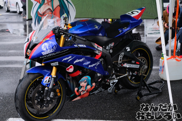 『痛車天国2017 in お台場』写真50枚!雨にも寒さにも耐えた痛単車・痛チャリをレポート 「デレマス」高垣楓スポーツバイクに、痛ライン引きも登場4194