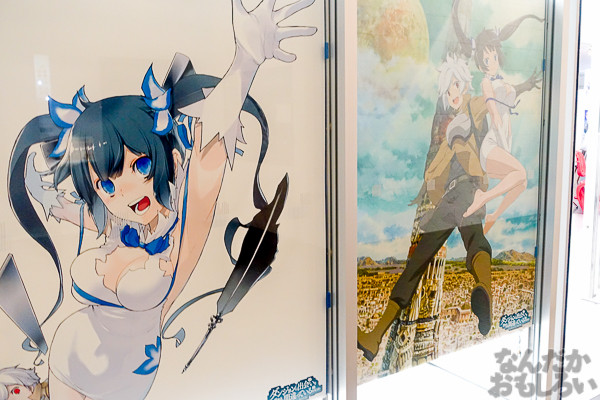 ヘスティア様のあんな顔やこんな顔も…『ダンまち』展示会が秋葉原で開催中!サイン入り等身大パネルやたくさんの原画を展示03305