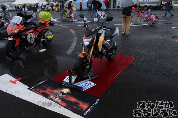 『痛車天国2017 in お台場』写真50枚！雨にも寒さにも耐えた痛単車・痛チャリをレポート　「デレマス」高垣楓スポーツバイクに、痛ライン引きも登場4133