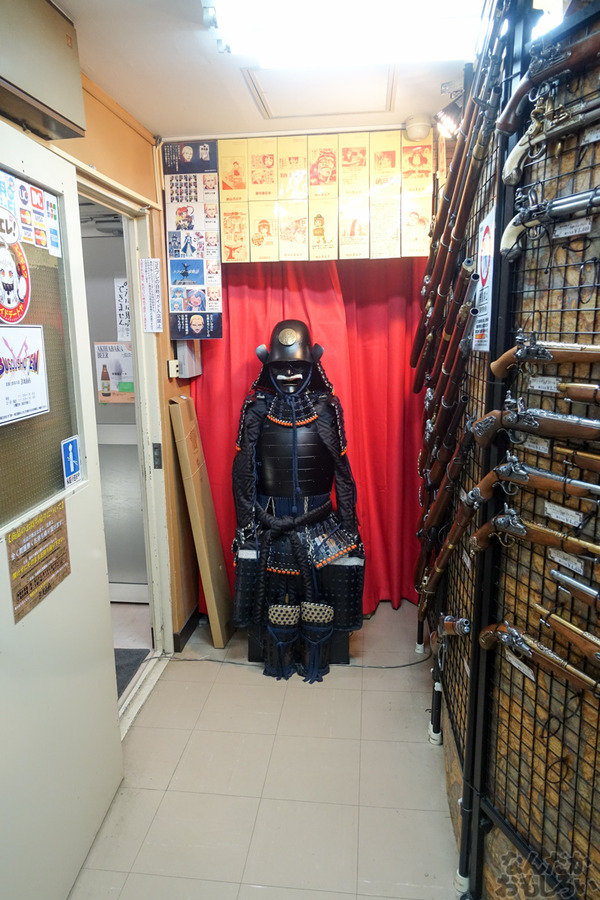 刀剣などを扱う秋葉原で有名な武器防具屋『武装商店』のフォトレポート_00927