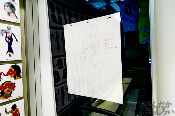 ヘスティア様のあんな顔やこんな顔も…『ダンまち』展示会が秋葉原で開催中!サイン入り等身大パネルやたくさんの原画を展示03331