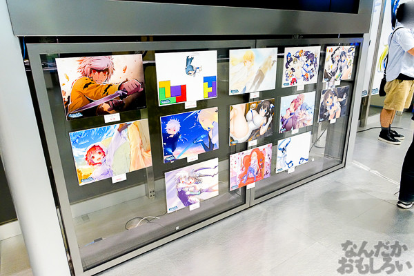 ヘスティア様のあんな顔やこんな顔も…『ダンまち』展示会が秋葉原で開催中!サイン入り等身大パネルやたくさんの原画を展示03318