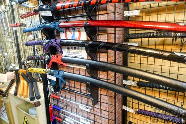 刀剣などを扱う秋葉原で有名な武器防具屋『武装商店』のフォトレポート_00940