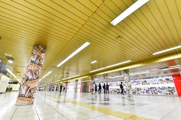 『ラブライブ！』大規模広告が新宿地下のメトロプロムナードに登場！31