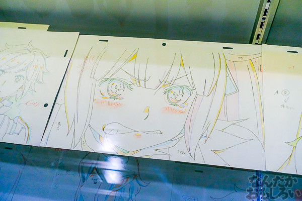 ヘスティア様のあんな顔やこんな顔も…『ダンまち』展示会が秋葉原で開催中!サイン入り等身大パネルやたくさんの原画を展示03334
