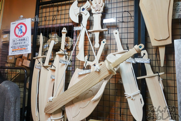 刀剣などを扱う秋葉原で有名な武器防具屋『武装商店』のフォトレポート_00930
