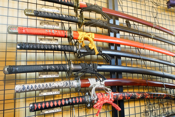 刀剣などを扱う秋葉原で有名な武器防具屋『武装商店』のフォトレポート_00945