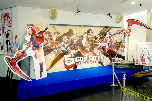 等身大オウガテイルや武器、貴重なアニメ資料も！『GOD EATER』展が秋葉原で開催中！早速その様子をフォトレポート_03461