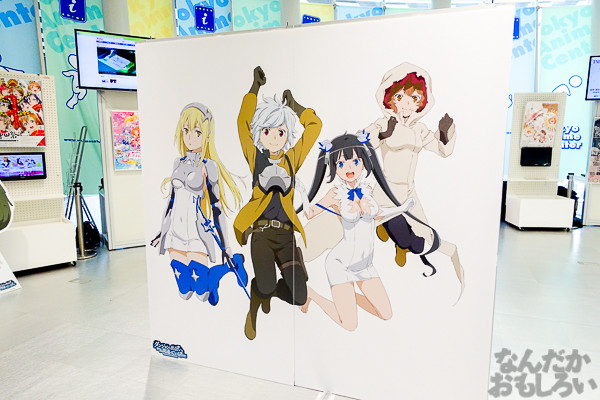 ヘスティア様のあんな顔やこんな顔も…『ダンまち』展示会が秋葉原で開催中!サイン入り等身大パネルやたくさんの原画を展示03310