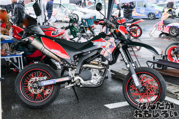 『痛車天国2017 in お台場』写真50枚!雨にも寒さにも耐えた痛単車・痛チャリをレポート 「デレマス」高垣楓スポーツバイクに、痛ライン引きも登場4192
