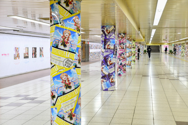 『ラブライブ！』大規模広告が新宿地下のメトロプロムナードに登場！13