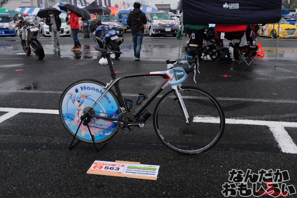 『痛車天国2017 in お台場』写真50枚!雨にも寒さにも耐えた痛単車・痛チャリをレポート 「デレマス」高垣楓スポーツバイクに、痛ライン引きも登場4160