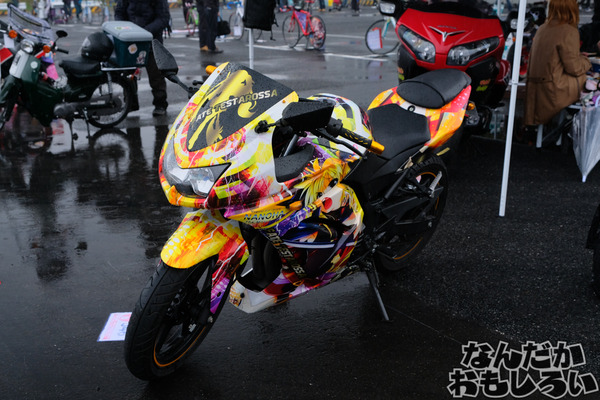 『痛車天国2017 in お台場』写真50枚!雨にも寒さにも耐えた痛単車・痛チャリをレポート 「デレマス」高垣楓スポーツバイクに、痛ライン引きも登場4123