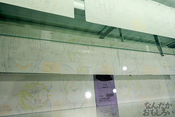 ヘスティア様のあんな顔やこんな顔も…『ダンまち』展示会が秋葉原で開催中!サイン入り等身大パネルやたくさんの原画を展示03325