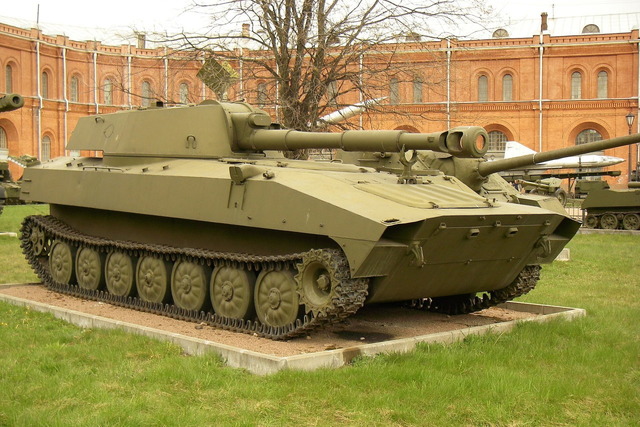 2S1グヴォズジーカ 122mm自走榴弾砲