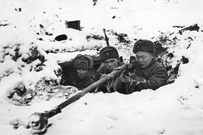 ロシア軍、第二次世界大戦で使用された『モシン・ナガン』『PTRD1941』装備