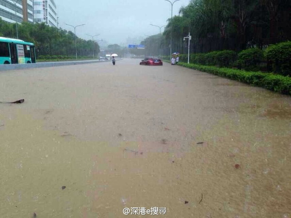 深セン市豪雨_5