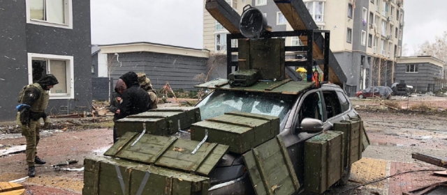 ウクライナ軍により配備されたダミーの対空ミサイル車両
