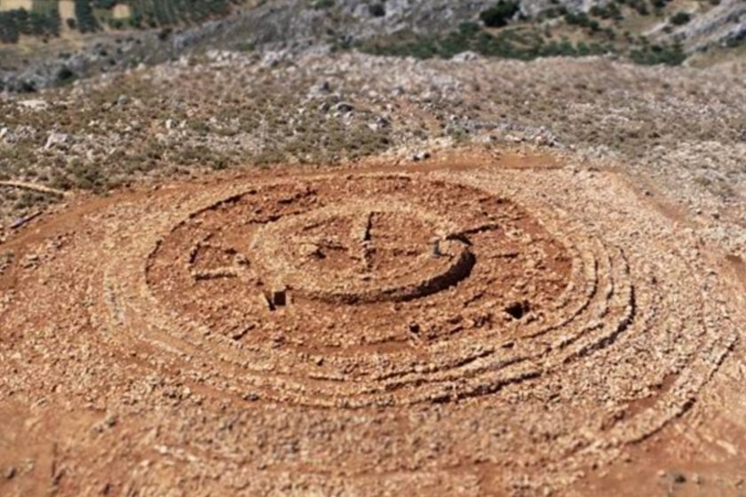 ギリシャで4000年前の巨大円形遺跡見つかる