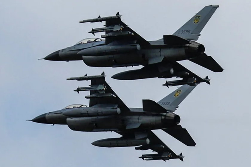 ウクライナのF-16、戦闘任務中に墜落 原因は不明