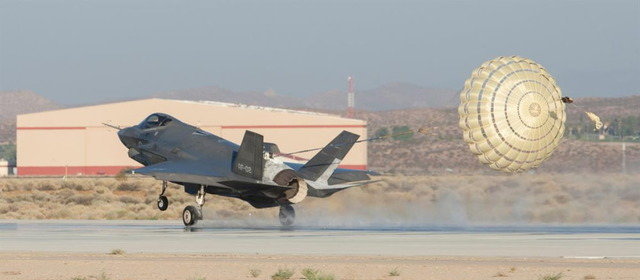 F-35 ドラッグシュート_1