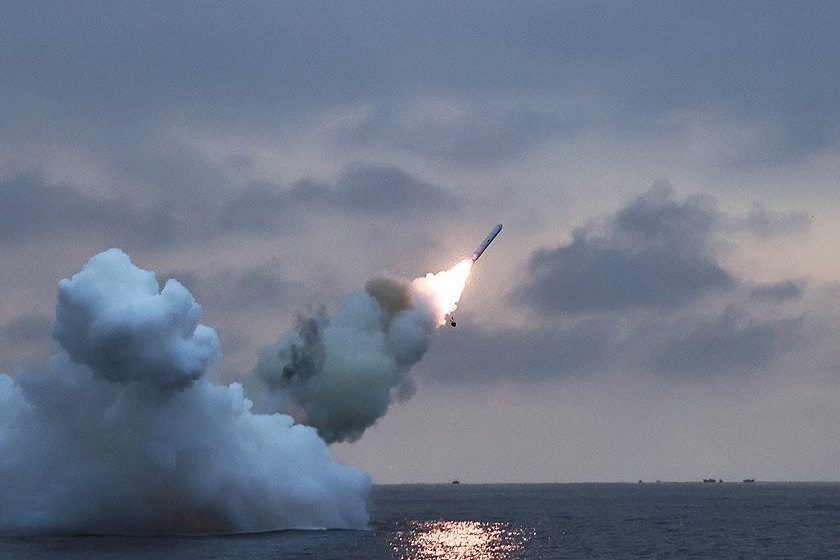 北朝鮮『金君玉英雄』潜水艦から巡航ミサイル水中発射成功