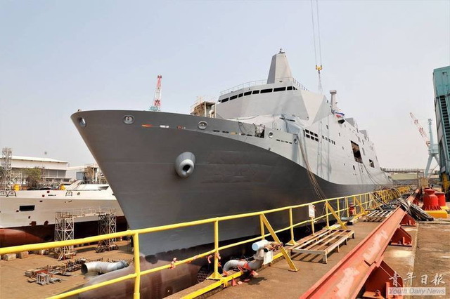 ドック型揚陸艦玉山級_1