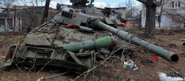 T-80UE-1か、ウクライナ軍に撃破される