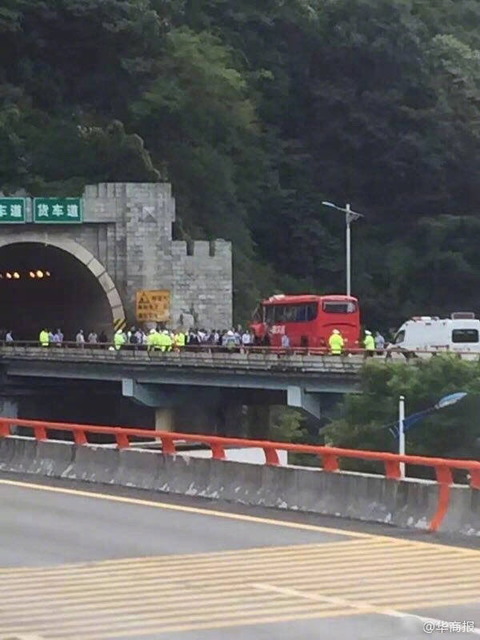 昆高速道路事故_11