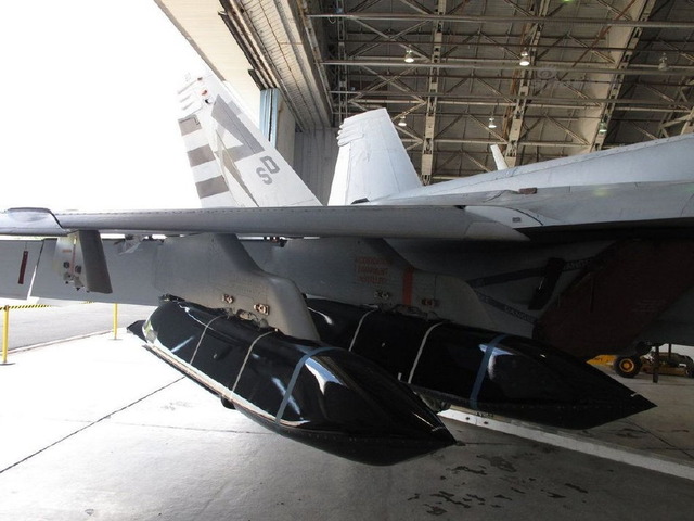 AGM-158C_2