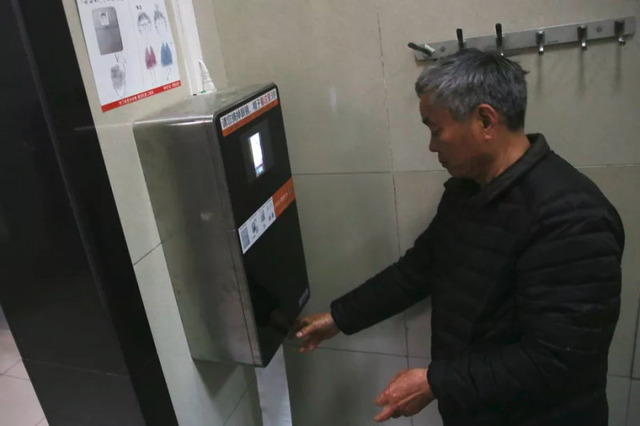 顔認証付きレットペーパーディスペンサー_2
