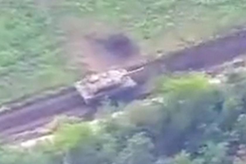 レオパルト戦車に撃破されるロシア軍戦車_2