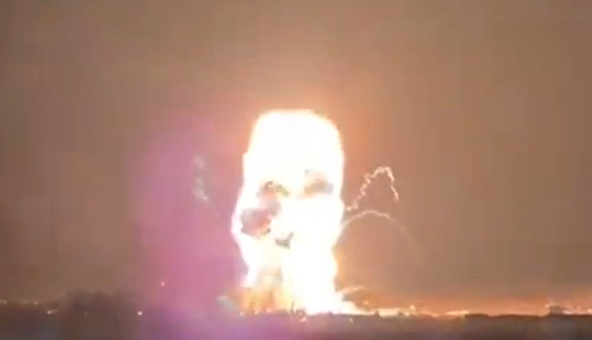 ロシア軍の艦艇、ミサイル着弾後に大爆発