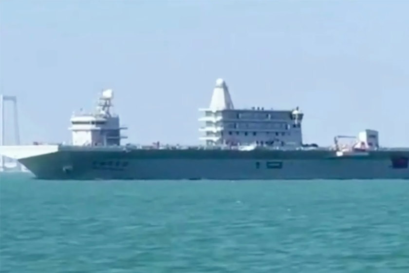 中国の全通甲板艦艇_2