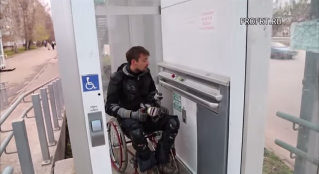 ロシアと車いす_1