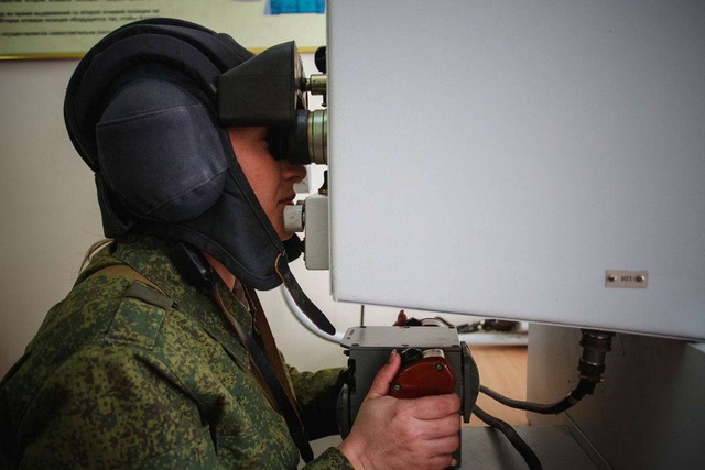 ロシアの戦車と女性兵士_4
