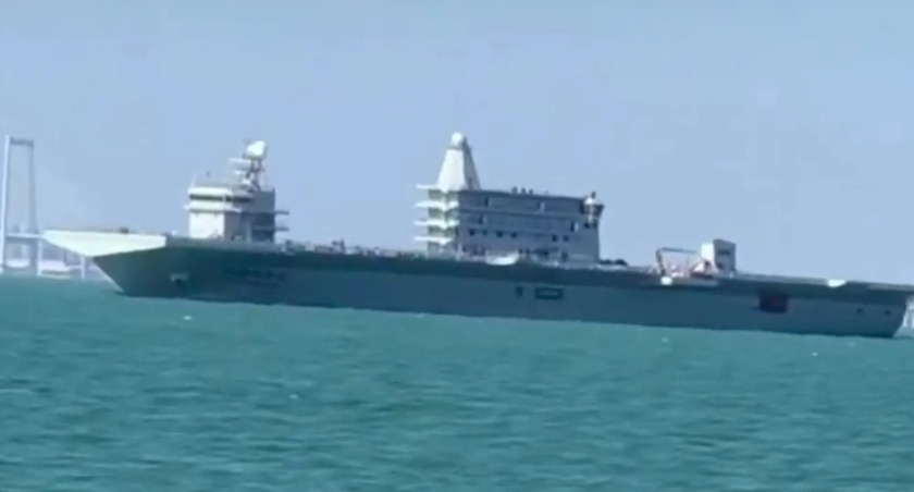 中国の全通甲板艦艇_1