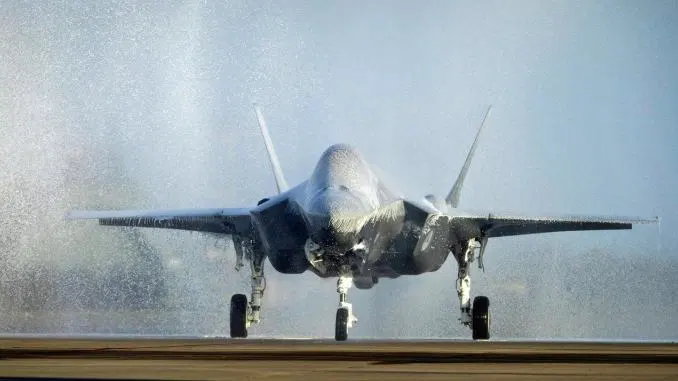 F-35 Lightning II　総合スレッド　100機目 	YouTube動画>4本 ->画像>14枚 